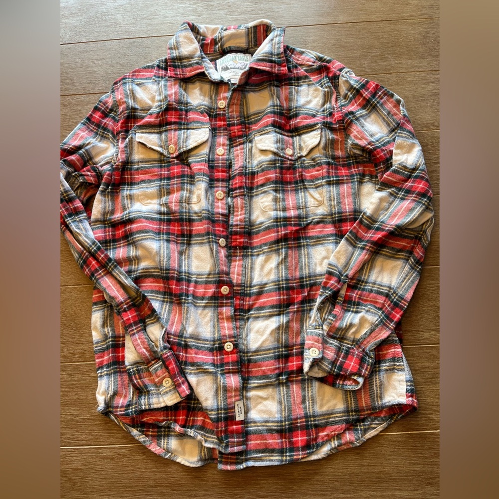 Men American Eagle Outfitters Red and Cream Plaid Shirt Size small
